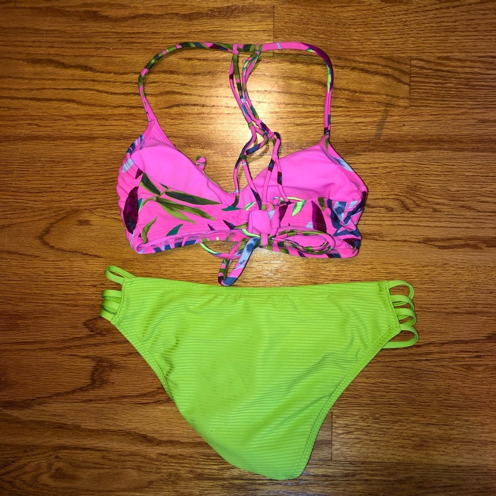 Bikini - Picture 2 of 2